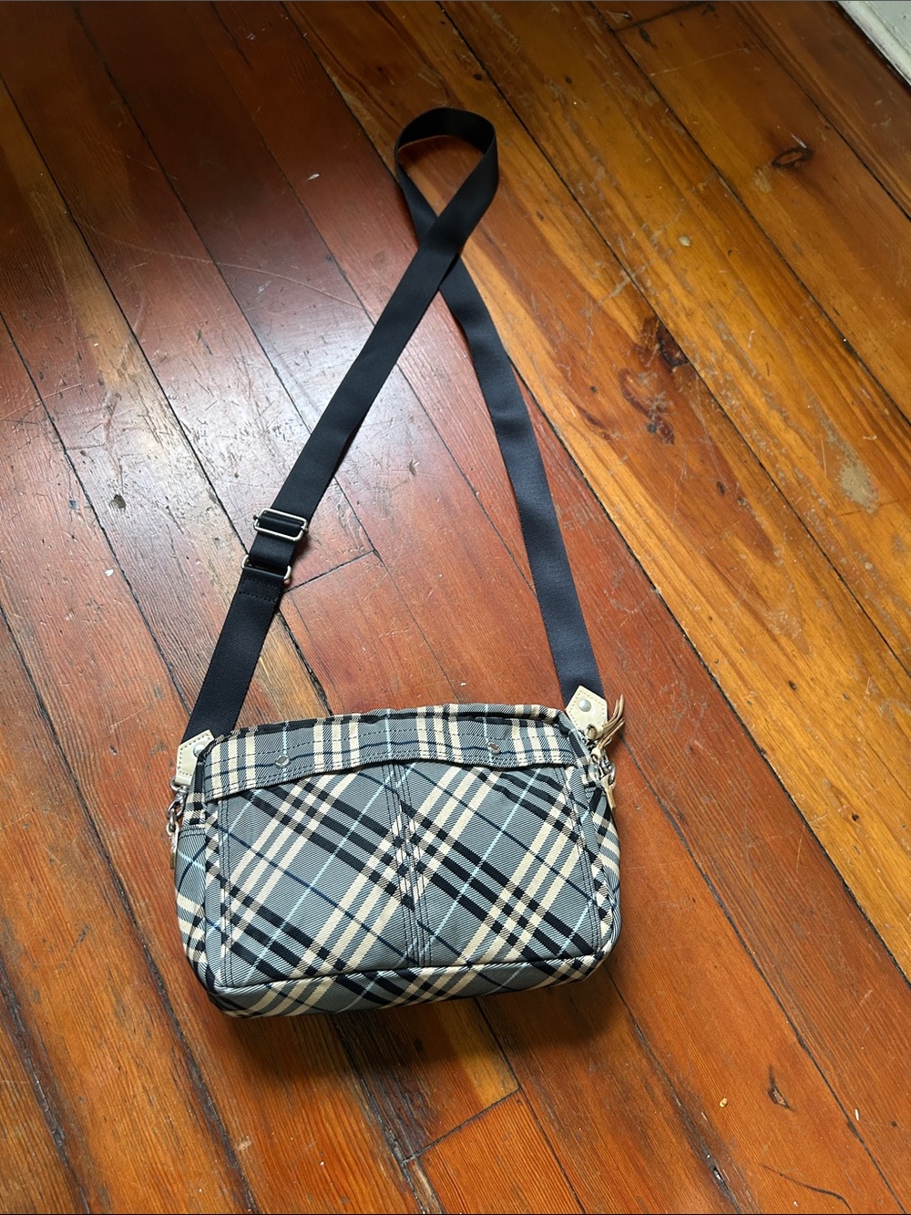 Burberry Blue Label Check Nova Crossing crossbody - Picture 4 of 17
